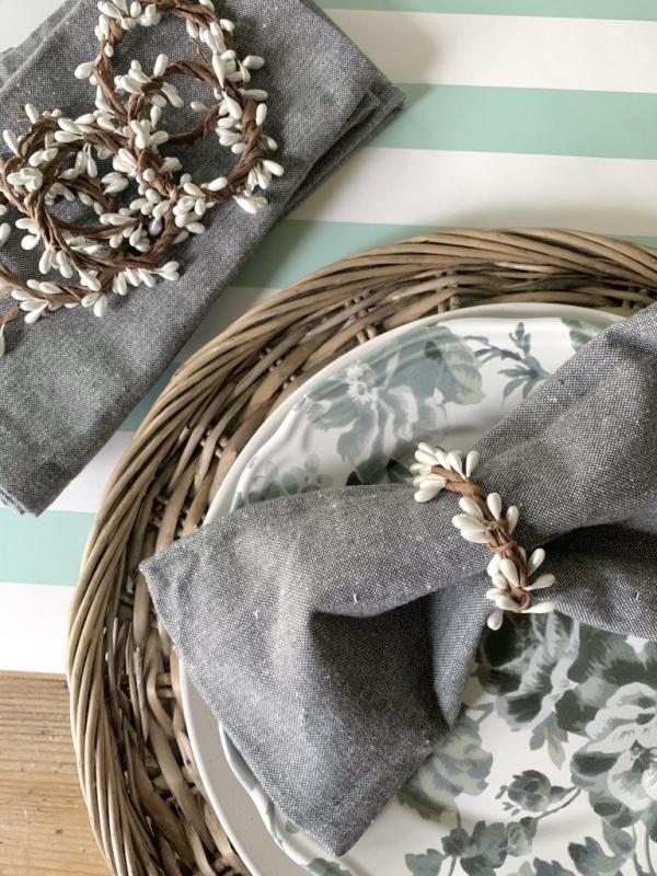Serviettenringe basteln zu Weihnachten – Stilvolle Ideen und Anleitungen für eine festliche Tischdeko weidenkätzchen deko natur