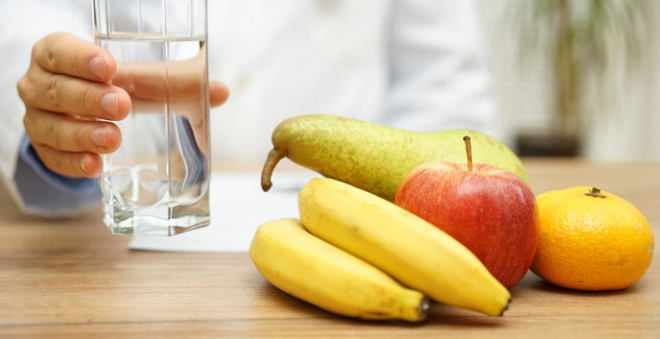 Stoffwechseldiät Easy-Body-System beim Frühstück viel Wasser trinken den Stoffwechsel ankurbeln