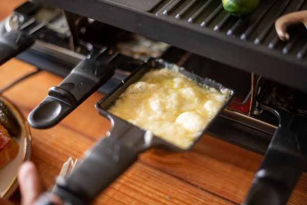 Traditionelle und köstliche Raclette Ideen fürs Pfännchen mit Tipps bubbles käse blasen bilden