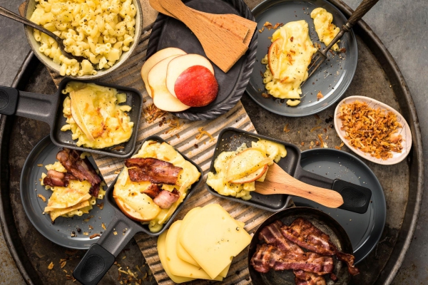 Traditionelle und köstliche Raclette Ideen fürs Pfännchen mit Tipps grillparty ideen mit freunden