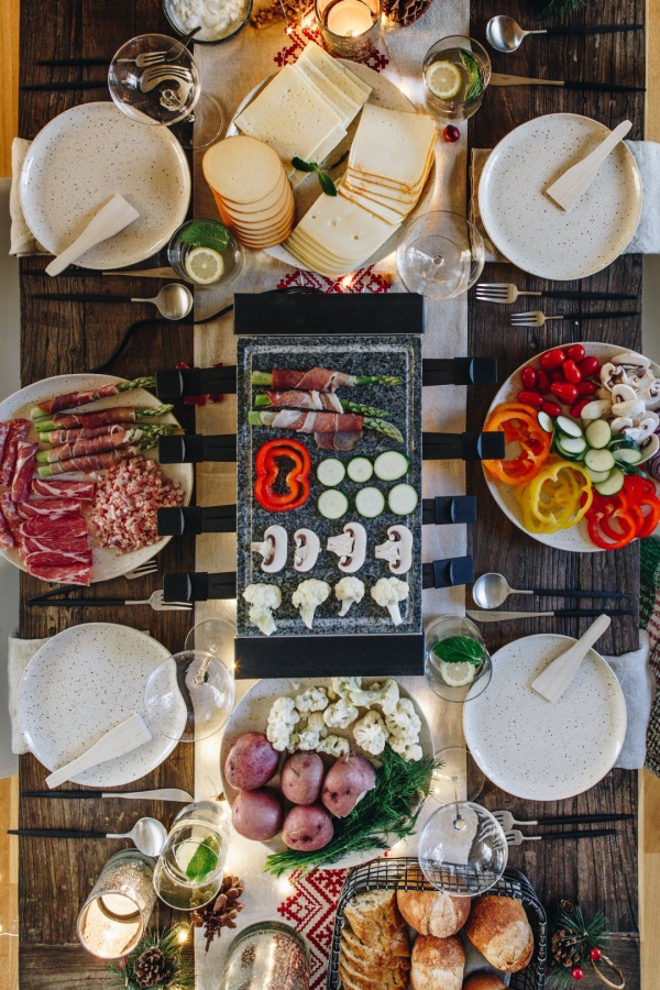 Traditionelle und köstliche Raclette Ideen fürs Pfännchen mit Tipps tischdeko für 6 personen