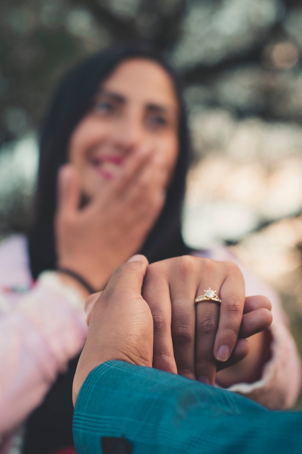 Verlobungsring mit Diamant – das ultimative Geschenk zum Heiratsantrag schön minimalistisch partnerin