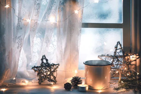 Weihnachtliche Fensterdeko Fensterbeleuchtung LED Lichter Ornamente im rustikalen Stil