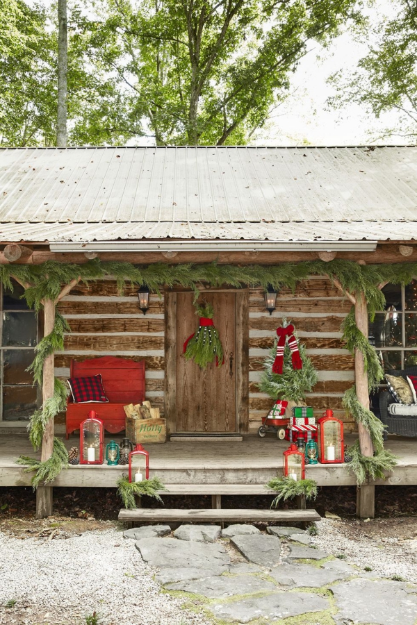 Weihnachtsdeko vor der Haustür – Ideen und Tipps für mehr festliche Stimmung retro landhaus deko ideen immergrün