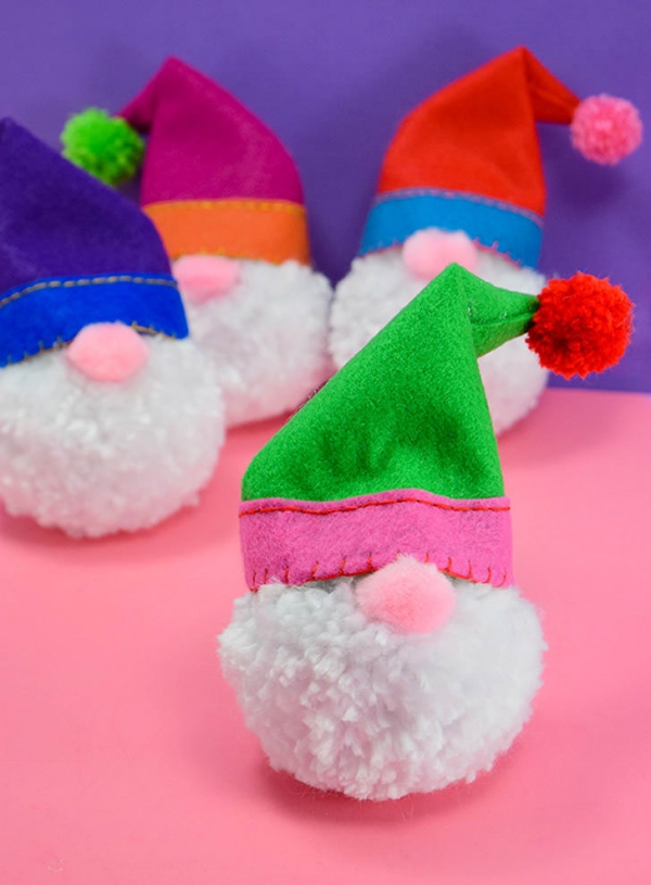 Weihnachtswichtel basteln – Ideen und Anleitung für eine fantastische Winterdeko kleine pompom nisse zwerge