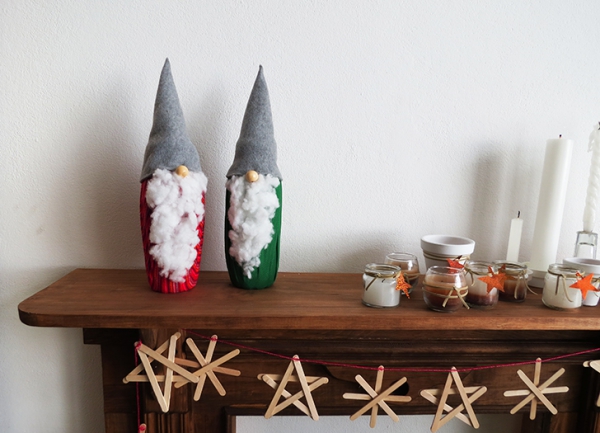 Weihnachtswichtel basteln – Ideen und Anleitung für eine fantastische Winterdeko kleine wichtel auf regal bunt