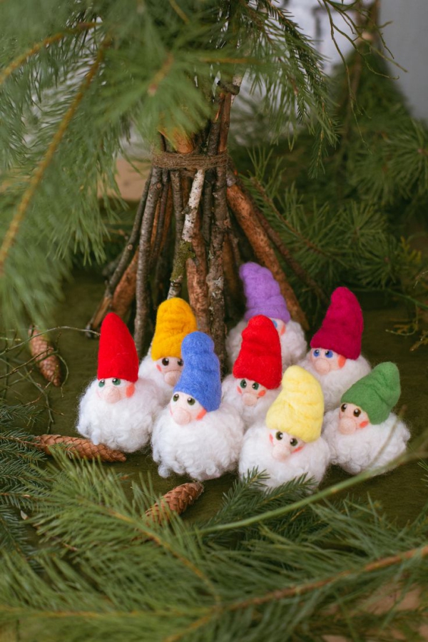 Weihnachtswichtel basteln – Ideen und Anleitung für eine fantastische Winterdeko niedliche ornamente pompons