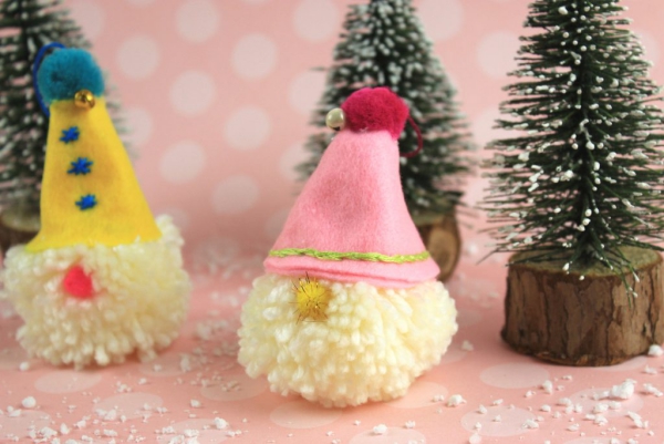 Weihnachtswichtel basteln – Ideen und Anleitung für eine fantastische Winterdeko pompom klein diy einfach