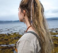 Wikinger Frisuren für Damen und Herren, inspiriert von der nordischen Kultur