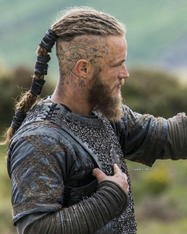 Wikinger Frisuren für Damen und Herren, inspiriert von der nordischen Kultur ragnar haare mohawk zopf