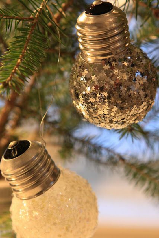 günstige weihnachtsdeko basteln mit alten glühbirnen