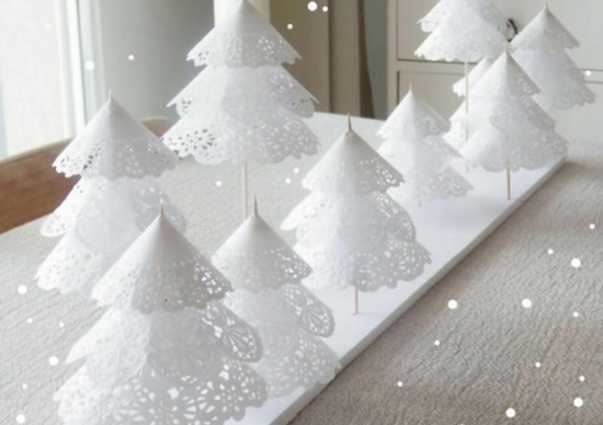 günstige weihnachtsdeko basteln tannenbäume aus tortenspitze