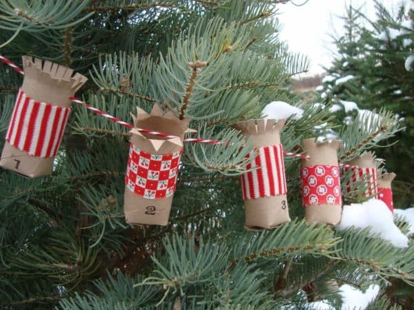 Basteln mit Toilettenpapierrollen zu Weihnachten – kreative Upcycling Ideen und Anleitung girlande ornament basteln