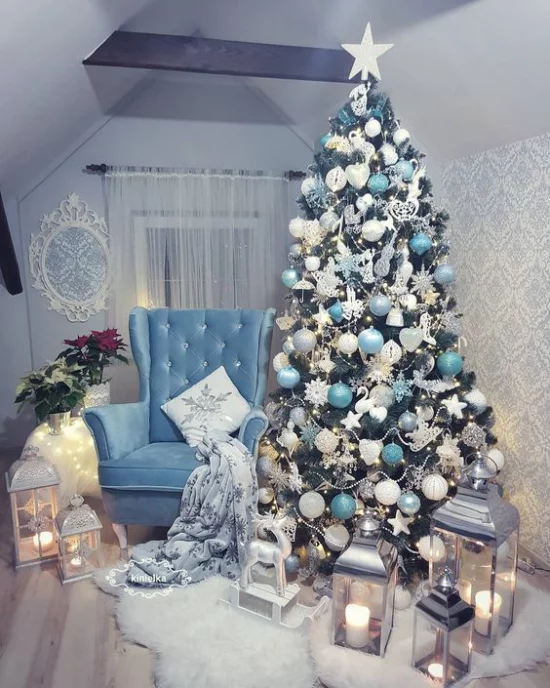 Blau und Silber Weihnachten und Silvester feiern Zimmer unter der Schräge hellblaue Töne Grau Silber wirkt beruhigend