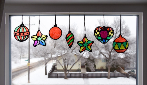 Fensterbilder basteln zu Weihnachten – zauberhafte Ideen und Anleitungen ornamente kinderzimmer diy