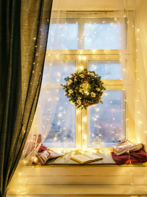 Fensterdeko zu Weihnachten Weihnachtsdekoration Fensterbank verzieren