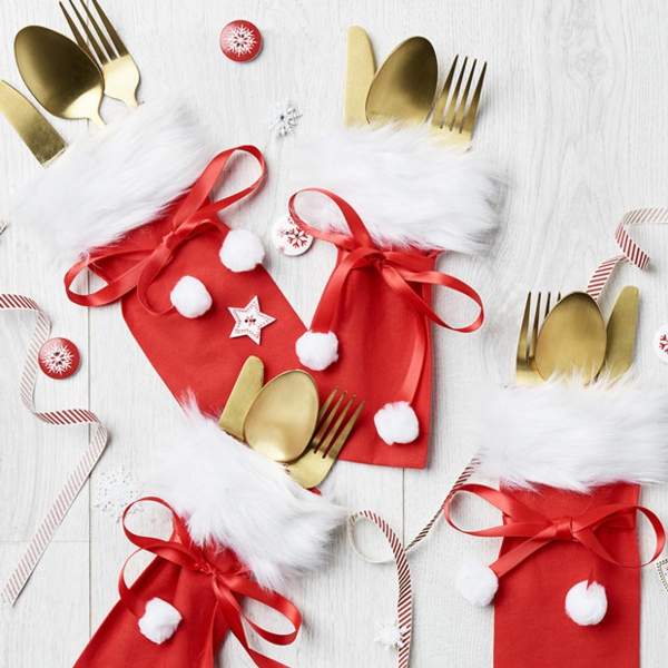 Festliche Bestecktaschen zu Weihnachten selber nähen rot und weiß