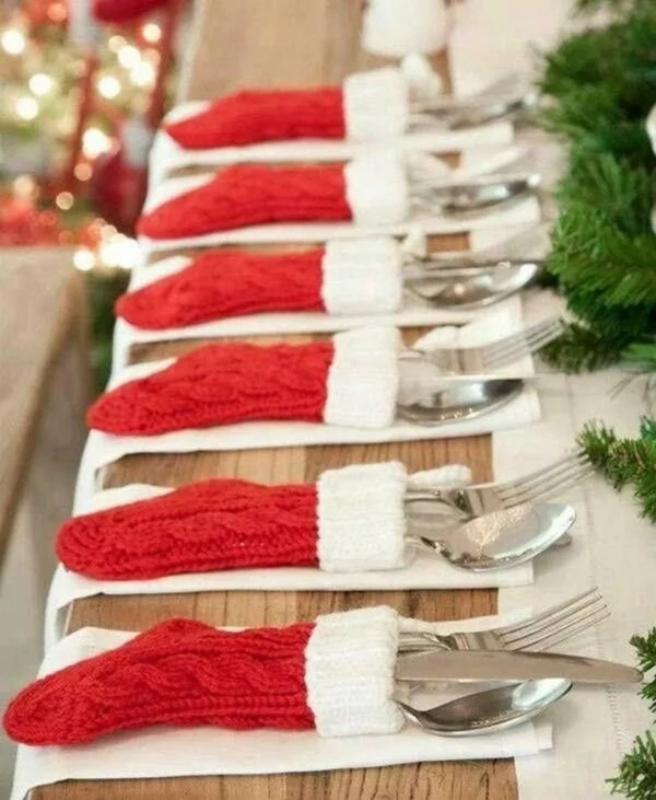 Festliche Bestecktaschen zu Weihnachten selber nähen rote Socken