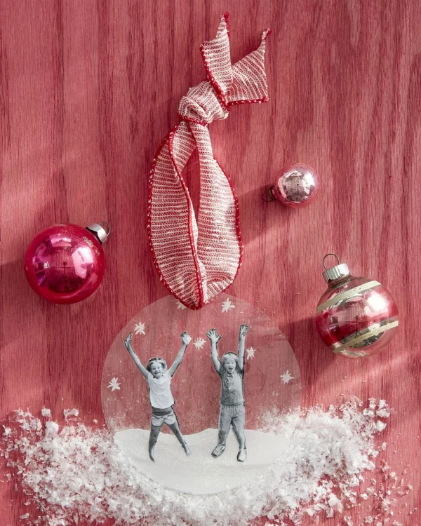Fotogeschenke basteln zu Weihnachten – kreative Ideen und Anleitung klare folie familien fotos