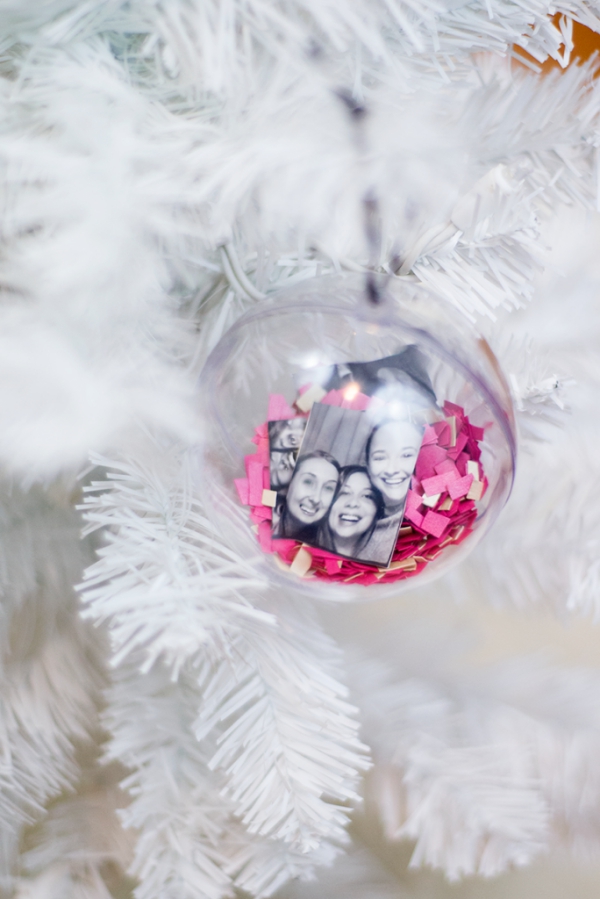 Fotogeschenke basteln zu Weihnachten – kreative Ideen und Anleitung ornament konfetti party fotos
