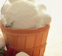 Schneebälle bringen das gewisse Etwas in Ihre Winterdekoration zu Hause