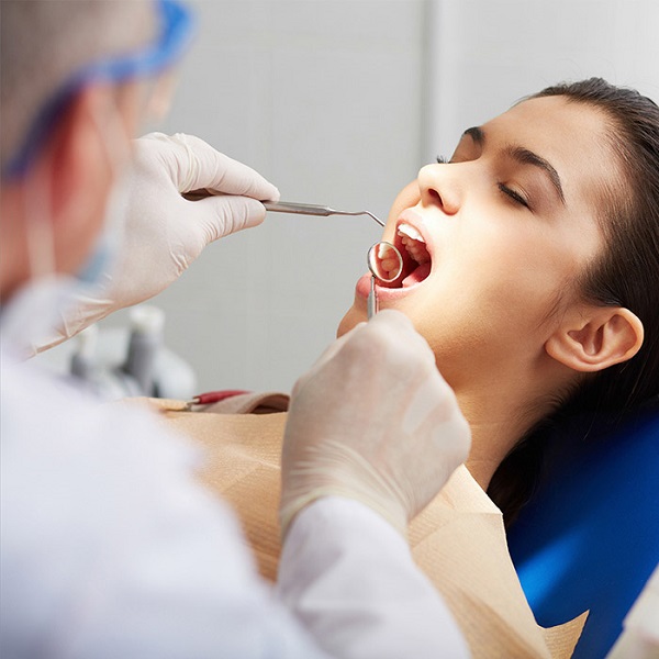 Tipps für gesundes Zahnfleisch und ein schönes Lächeln gesunde ernährung für gesunde zähne zahnarzt oft besuchen