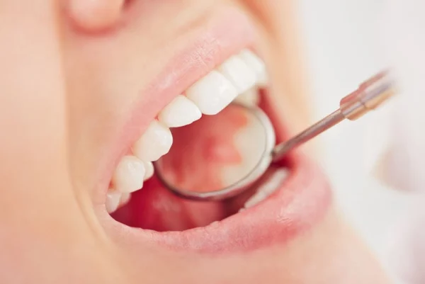Tipps für gesundes Zahnfleisch und ein schönes Lächeln gesunde zähne zahnarzt