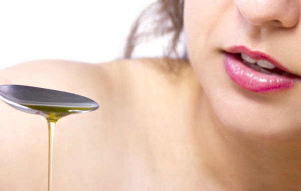 Tipps für gesundes Zahnfleisch und ein schönes Lächeln mundspülung mit olivenöl