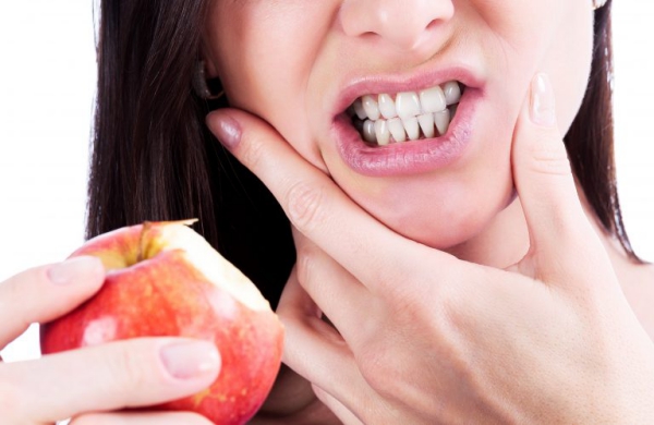Tipps für gesundes Zahnfleisch und ein schönes Lächeln schmerzen blutendes zahnfleisch