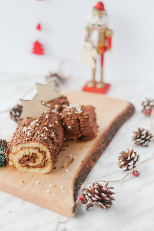 Weihnachtliches Dessert – Weihnachtsbaumstamm und andere köstliche Rezeptideen zum Genießen baumstämmchen schokolade deko ideen