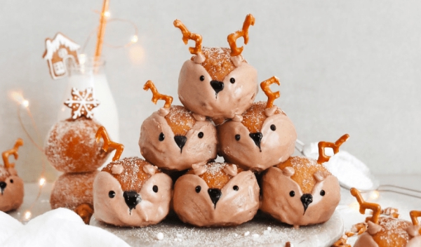 Weihnachtliches Dessert – Weihnachtsbaumstamm und andere köstliche Rezeptideen zum Genießen marzipankartoffeln rentiere niedlich