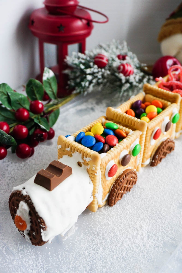 Weihnachtliches Dessert – Weihnachtsbaumstamm und andere köstliche Rezeptideen zum Genießen zug bahn schoko kekse