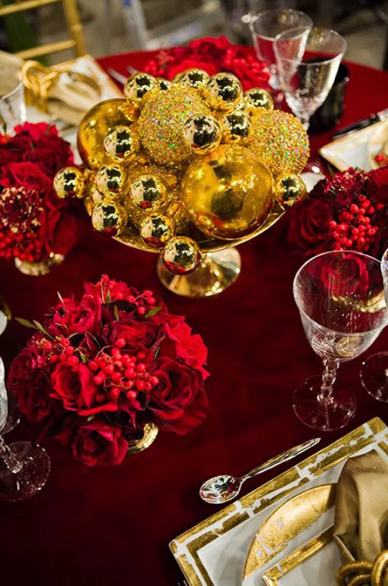 Weihnachtsdeko in Rot und Gold Tischteko klassisch opulent auffallend stilvoll
