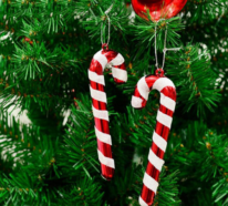 Lustige Dekoideen mit Zuckerstangen zu Weihnachten, die gute Laune schaffen