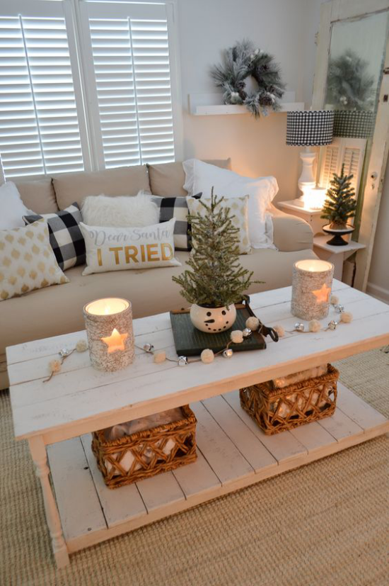 traumhafte Weihnachtsdeko im Wohnzimmer Tischdeko Lichter Kerzen gemütliche Atmosphäre