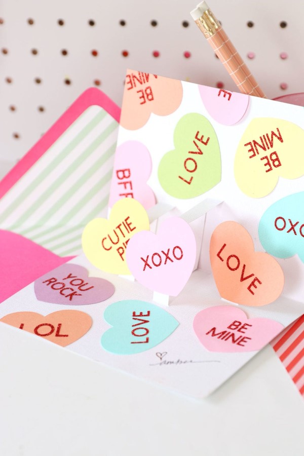 3D Klappkarte basteln zu Valentinstag – coole Ideen und Anleitungen karte diy ideen herzen süßigkeiten