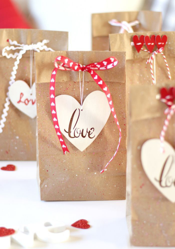 DIY Geschenke zum Valentinstag kleine Tüten für selbstgemachte Präsente machen das fest einmalig
