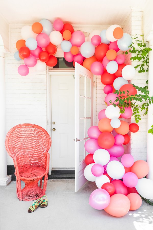 Faschingsdeko basteln – Anleitungen und Spielideen für Groß und Klein ballons hintergrund für fotos diy