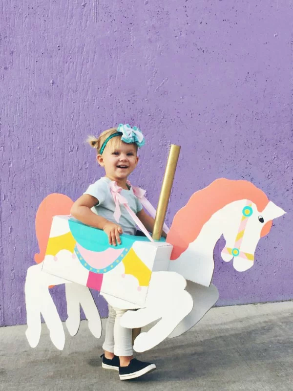 Faschingsdeko basteln – Anleitungen und Spielideen für Groß und Klein kinder kostüm carneval pferd