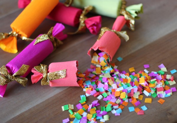 Faschingsdeko basteln – Anleitungen und Spielideen für Groß und Klein knallbonbons konfetti diy