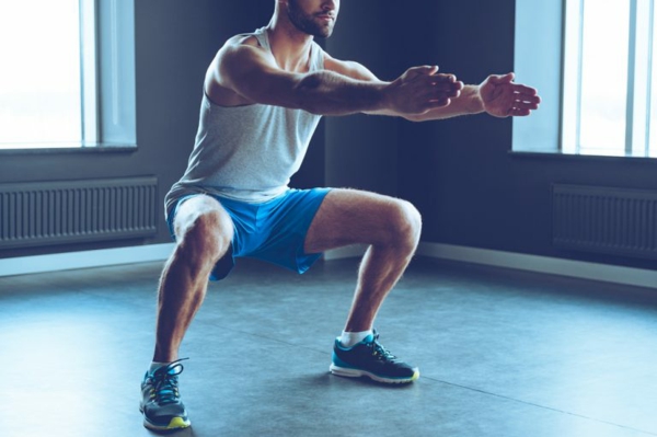 Fitnessübungen für Zuhause 10 besten Übungen für Männer Kniebeuge