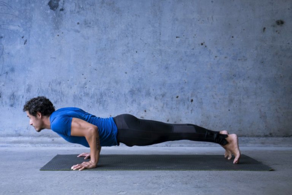Fitnessübungen für Zuhause 10 besten Übungen für Männer plank