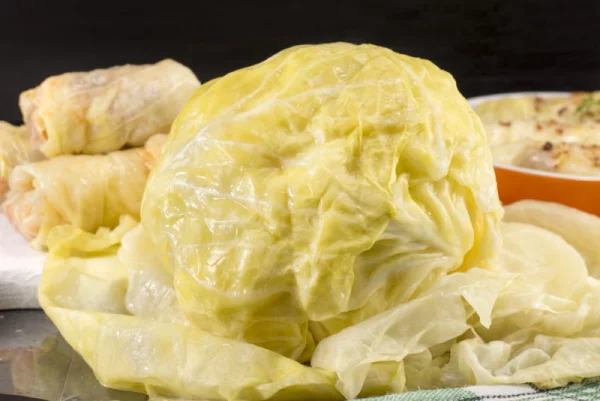 Gesundes Essen in Corona Zeiten Sauerkraut im Glas beliebte Ernährung im Winter