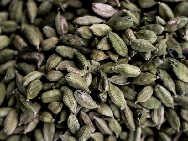 Kardamom Tee – Wie gesund ist das exotische Gewürz aus Indien grüne schoten gesund aromatisch schön