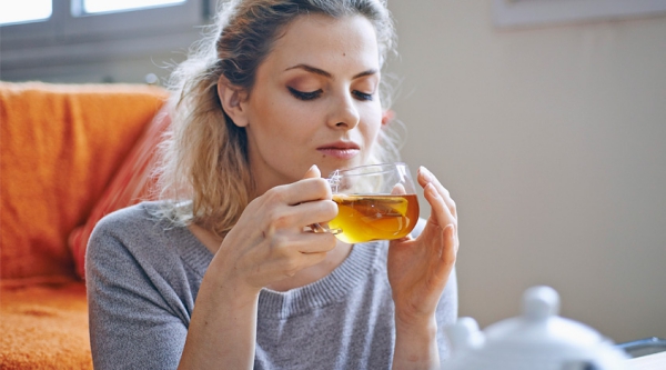  Φυσικά ηρεμιστικά από το φυσικό φαρμακείο και άλλες συμβουλές κατά του στρες, πίνετε τσάι από βότανα 
