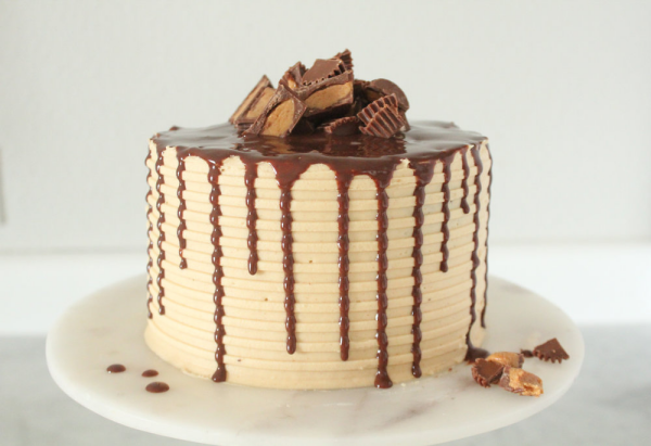 Schokoladenkuchen mit Erdnussbutter ein vorzügliches Dessert am Valentinstag