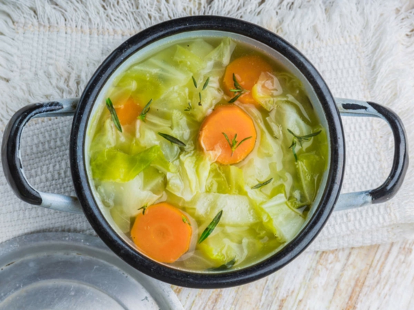 Suppendiät Vorteile Nachteile Diätsuppen Gemüsesuppe Rezepte