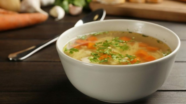 Suppendiät Vorteile Nachteile Diätsuppen einfache Gemüsesuppe