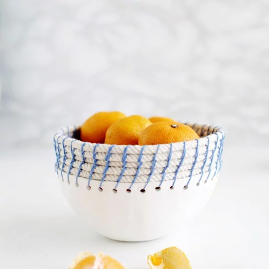 DIY Obstschale aus Seil und Kaltporzellan voller Mandarinen