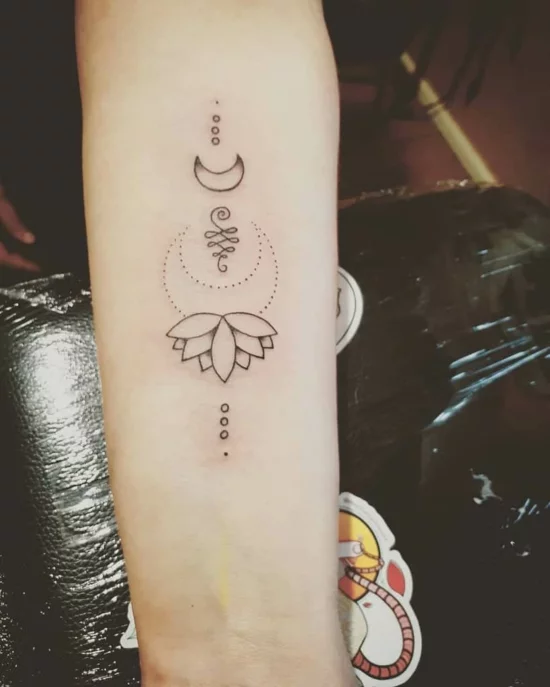 buddhistisches unalome tattoo